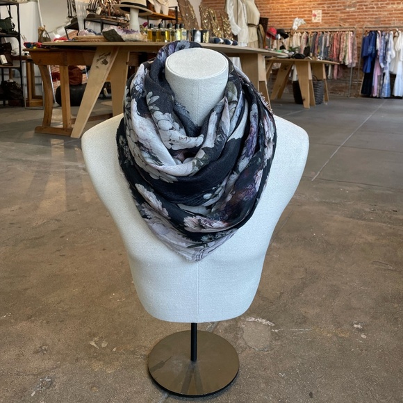 813 Ottotredici Rose Print Scarf